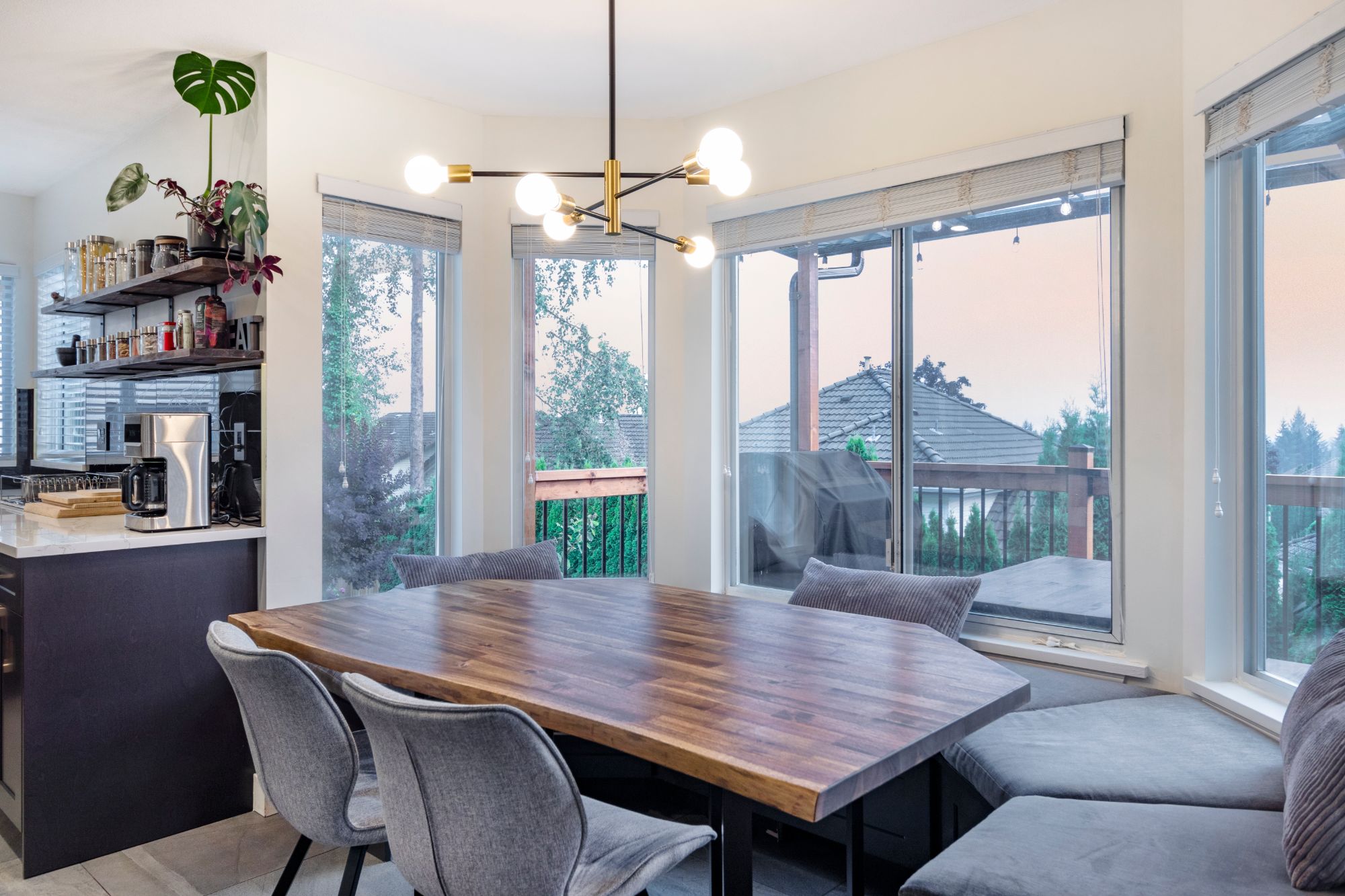Breakfast with a view of the trees